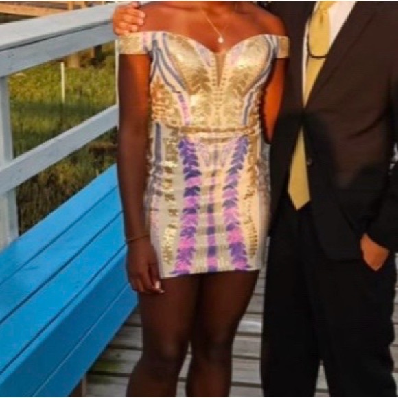 Gold iridescent homecoming dress size 6 worn once. No flaws. - Picture 3 of 3